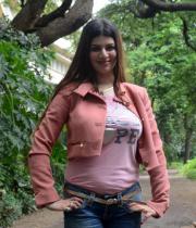 kainaat-arora-latest-photos-in-jeans-3
