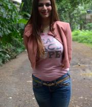 kainaat-arora-latest-photos-in-jeans-4