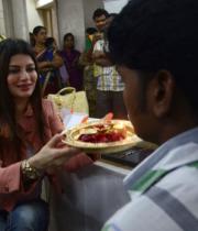 kainaat-arora-latest-photos-in-jeans-7