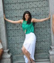 kajal-agarwal-photos-in-long-skirt-17