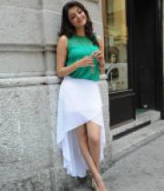 kajal-agarwal-photos-in-long-skirt-27