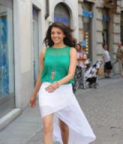kajal-agarwal-photos-in-long-skirt-9