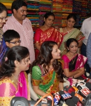 kajal-launch-srinikethan-shopping-mall-16