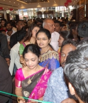 kajal-launch-srinikethan-shopping-mall-7