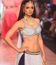 kangana-ranaut-stills-at-iijw-2013-01