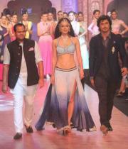 kangana-ranaut-stills-at-iijw-2013-03
