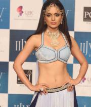 kangana-ranaut-stills-at-iijw-2013-05
