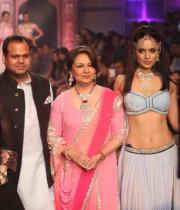 kangana-ranaut-stills-at-iijw-2013-06