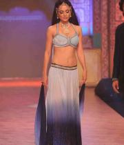 kangana-ranaut-stills-at-iijw-2013-08