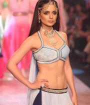 kangana-ranaut-stills-at-iijw-2013-09