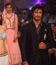 kangana-ranaut-stills-at-iijw-2013-11