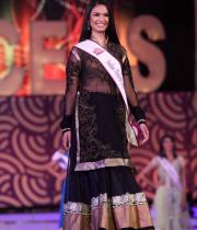 karishma-kapoor-at-indian-princess-finale-2