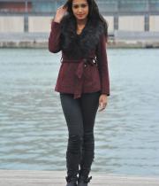 katherine-theresa-hot-stills-in-iddarammayilatho-09