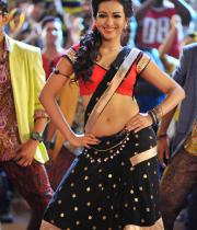 katherine-theresa-hot-stills-in-iddarammayilatho-15