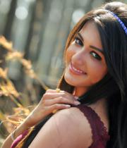 katherine-theresa-hot-stills-in-iddarammayilatho-16