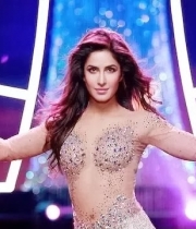 katrina-kaif-hottest-captures-in-dhoom-3-4