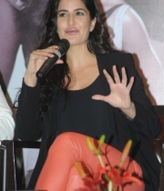 katrina-kaif-photos-at-dhoom-3-team-press-meet-1