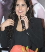 katrina-kaif-photos-at-dhoom-3-team-press-meet-2