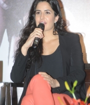 katrina-kaif-photos-at-dhoom-3-team-press-meet-4