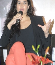 katrina-kaif-photos-at-dhoom-3-team-press-meet-5