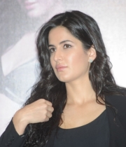 katrina-kaif-photos-at-dhoom-3-team-press-meet-7