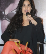 katrina-kaif-photos-at-dhoom-3-team-press-meet-9