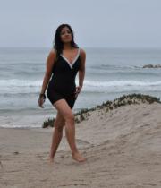 keerthi-chawla-hot-photos-in-bikini-_11_