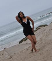 keerthi-chawla-hot-photos-in-bikini-_12_