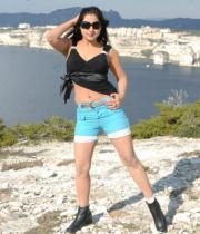 keerthi-chawla-hot-photos-in-bikini-_3_