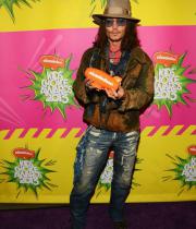 johnny-depp-kids-choice-awards-2013