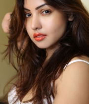 komal-jha-latest-photo-gallery-19