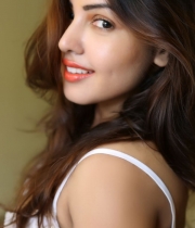 komal-jha-latest-photo-gallery-20