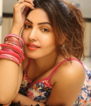 komal-jha-latest-photo-gallery-7