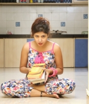 komal-jha-latest-photo-gallery-15