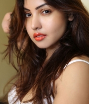 komal-jha-latest-photo-gallery-19