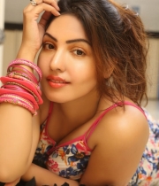 komal-jha-latest-photo-gallery-7