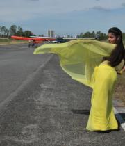 komal-jha-latest-saree-photos-28