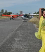 komal-jha-latest-saree-photos-6