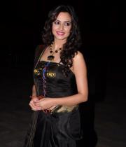 kriti-kharbandha-ramp-walk-at-hyderabad-fashion-week-13