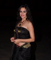 kriti-kharbandha-ramp-walk-at-hyderabad-fashion-week-14