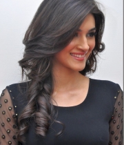 kriti-sanon-latest-photos_4