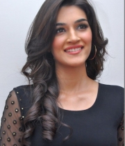 kriti-sanon-latest-photos_5