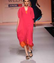 celebs-at-lakme-fashion-show-week-photos-day-1-07