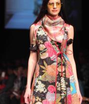 celebs-at-lakme-fashion-show-week-photos-day-1-08