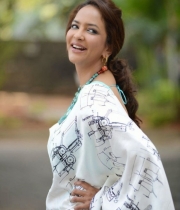 lakshmi-manchu-latest-photos-budugu-trailer-launch-3-682x1024