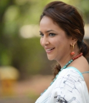 lakshmi-manchu-latest-photos-budugu-trailer-launch-6-1024x682