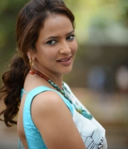 lakshmi-manchu-latest-photos-budugu-trailer-launch-7-682x1024