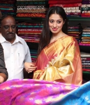 actress-lakshmi-rai-launches-shree-niketan-showroom_3