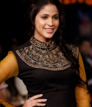 lavanya-tripathi-ramp-walk-photos-2