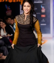 lavanya-tripathi-ramp-walk-photos-8